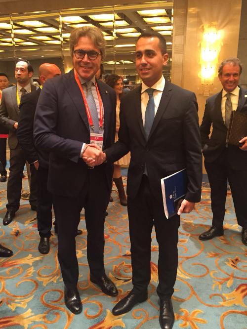 L'assessore FVG alle Attività produttive, Sergio Emidio Bini, con il vicepremier Luigi Di Maio a Chengdu, in Cina, in occasione della Western China International Fair (Wcif)